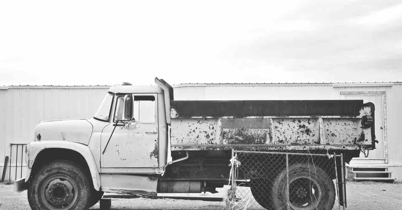 人気トラック車種、買取業者ごとに比べてみた