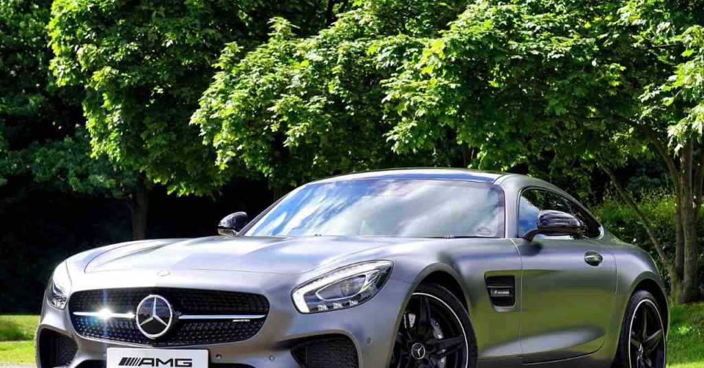 高いベンツほど新車