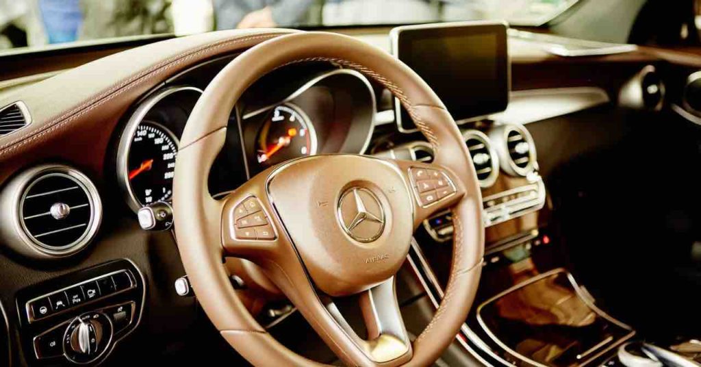 本当に中古のベンツは安いの？