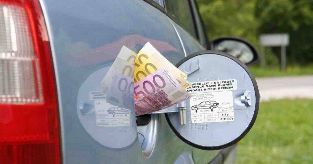 価格や維持費にお金がかかる