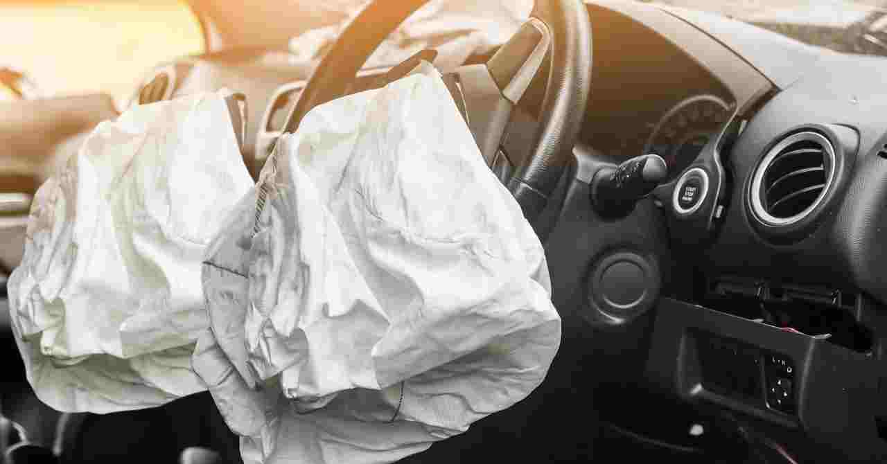 事故に強い車を選ぶポイント